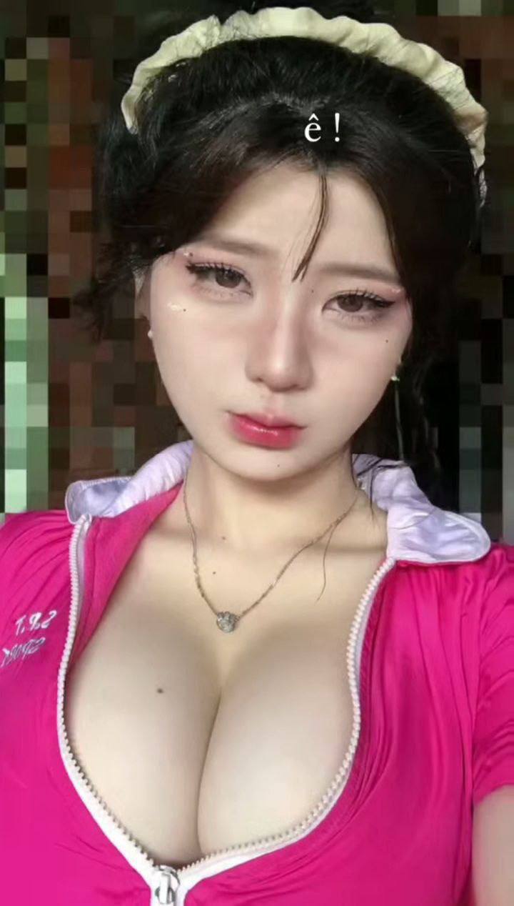 Nằm cạnh chị kế mở phim sex quay tay thì được chị giúp…